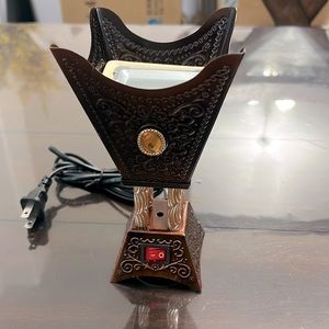 Incense burner (bakhoor).